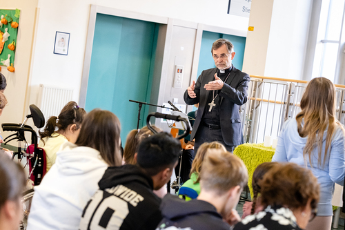 Schulbesuch Blaue Schule / Erzdiözese Wien/ Schönlaub, Stephan Schönlaub Schulbesuch Blaue Schule
