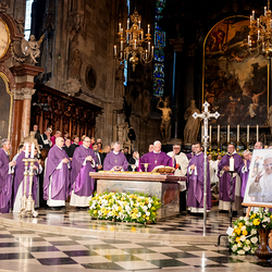 Stephansdom: Österreich nahm Abschied von Papst Franziskus / Erzdiözese Wien/ Schönlaub, Stephan Schönlaub Stephansdom: Österreich nahm Abschied von Papst Franziskus